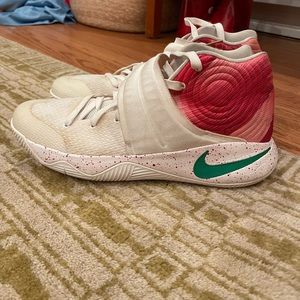 Nike Kyrispy Kreme Size 12! Kyrie 2 RARE!